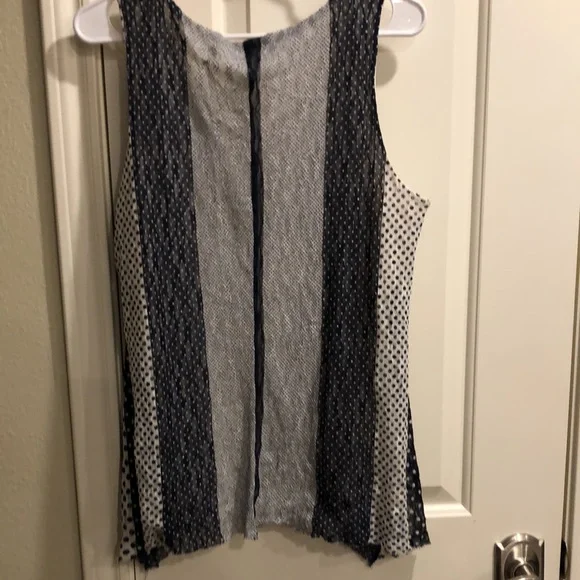 Sleeveless lightweight navy and white swing top - Picture 6 of 10